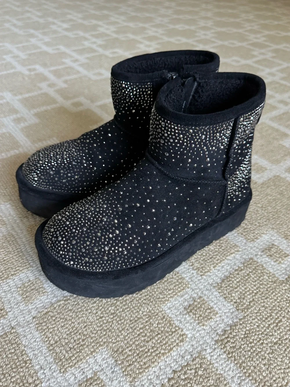Madden Girl Ease-HR Rhinestone Platform Shearling Boots Black Size 4